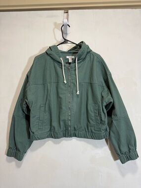 FOREVER 21 Hooded Bomber Zip-Up Cropped Jacket in Sage Green Sz L